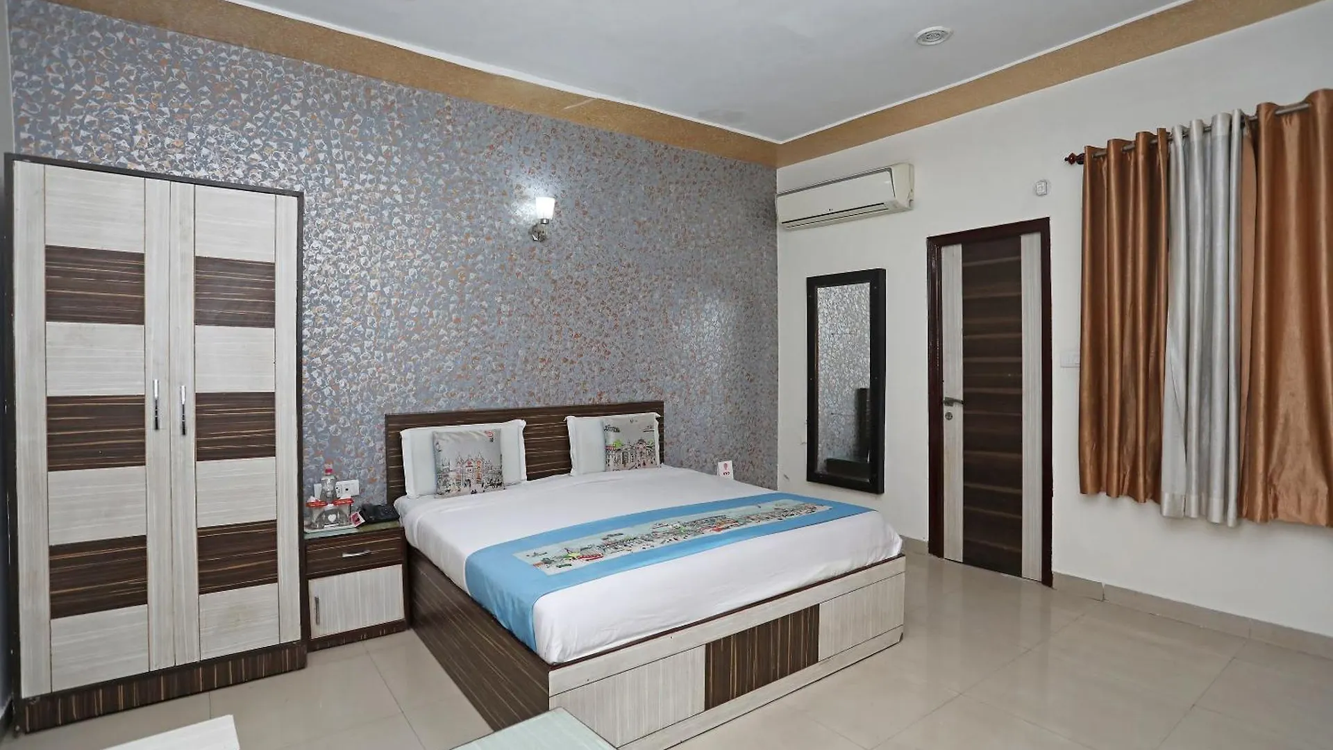 Hotel O Shanti Palace Agra