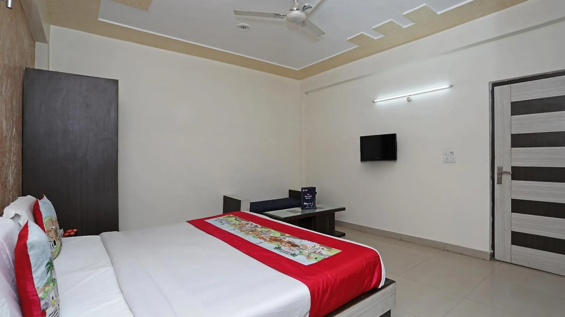Hotel O Shanti Palace Agra