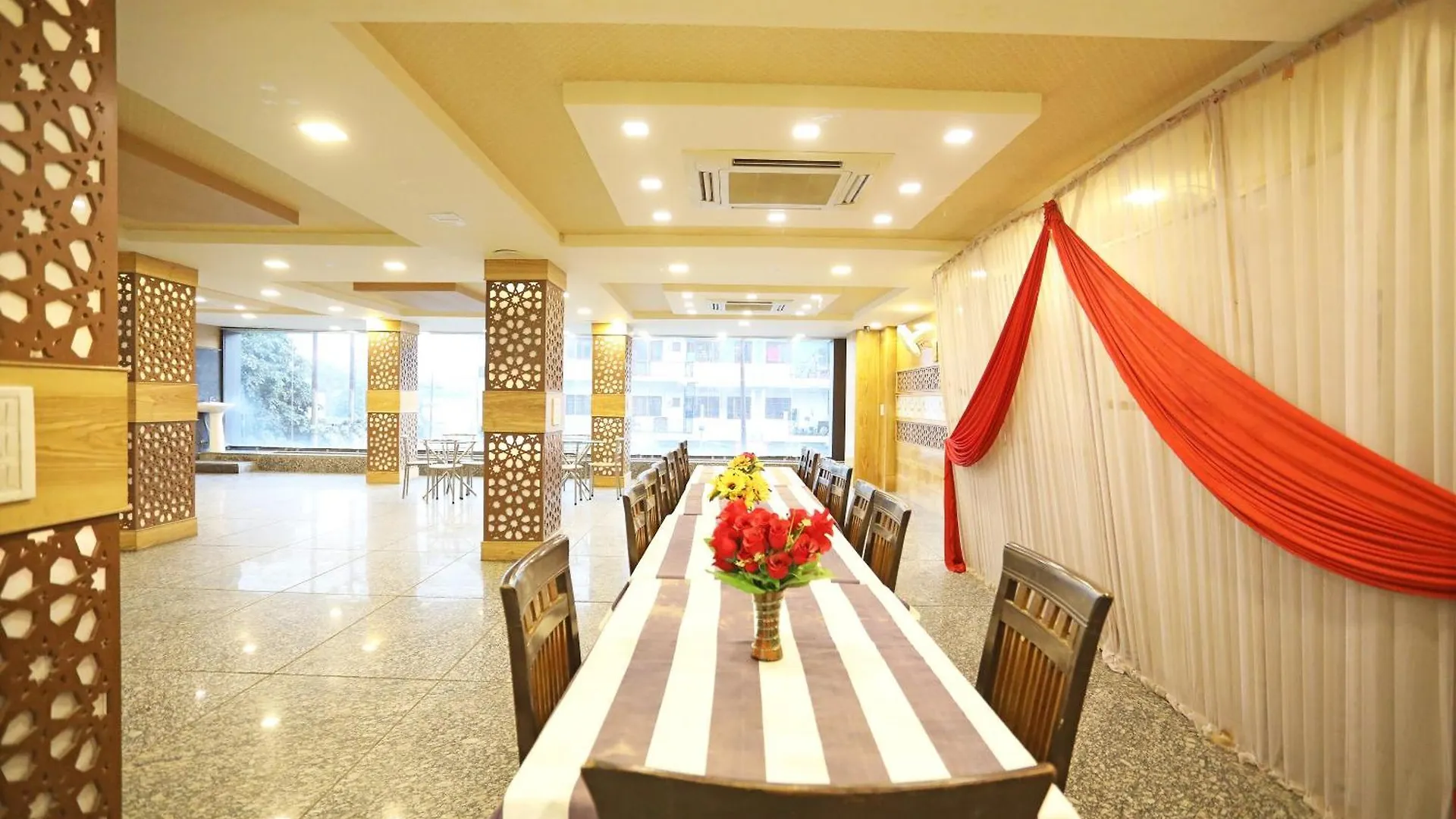 Hotel O Shanti Palace Agra
